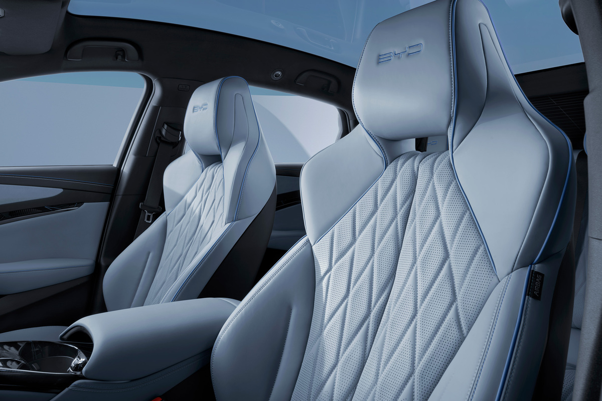 05、SEAL_LHD_Interior_Front seats_download_JPG 2500px (1)