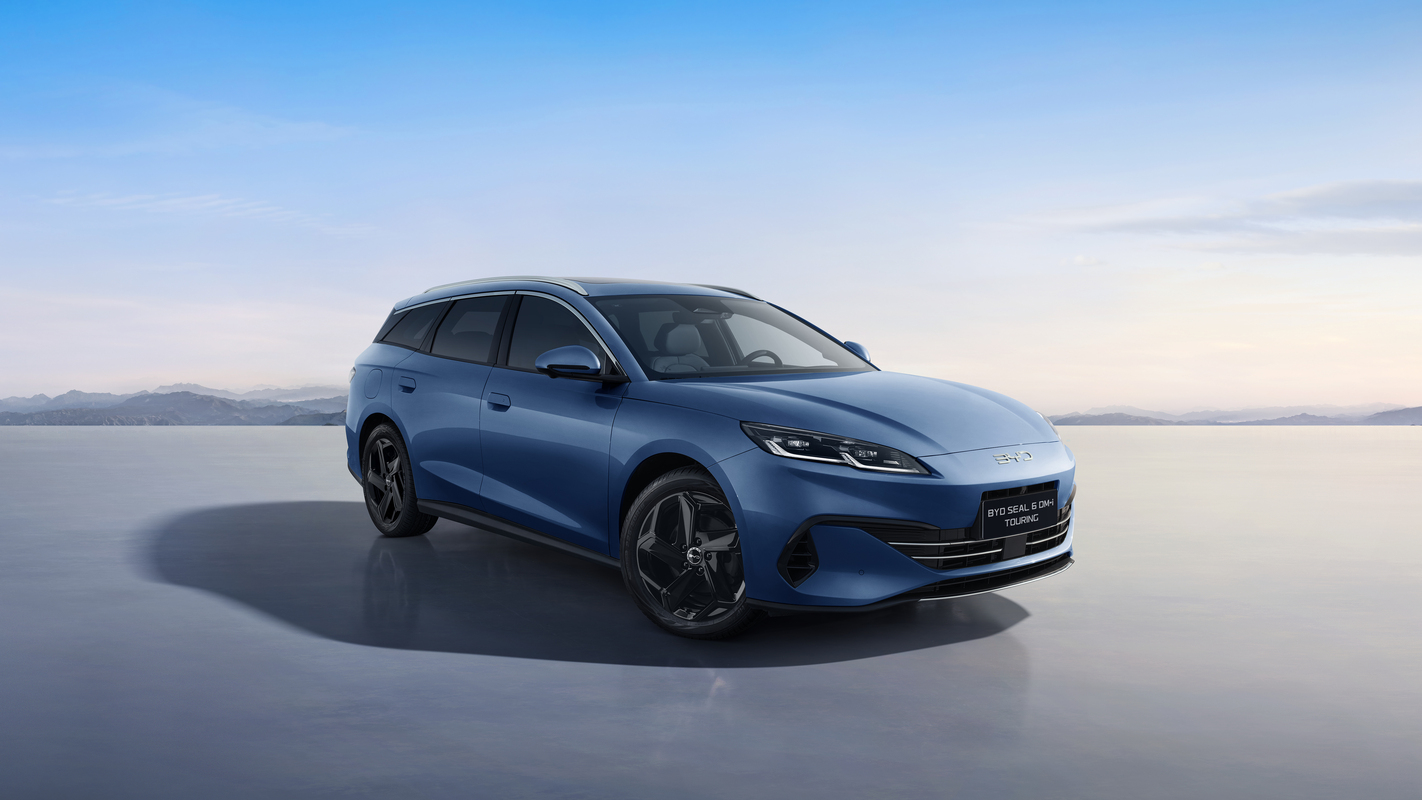 07、SEAL 6_LHD_Atlantis Blue_Exterior_right front_download_JPG_5000PX_RGB (1)
